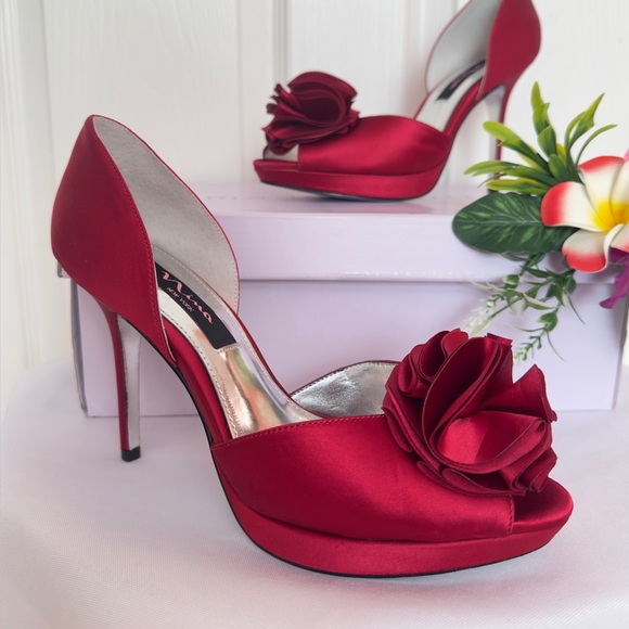 NINA ~ Red Satin 5” Heel w/Flower Accent and Silver Footbed/Sole size 8 - Picture 4 of 10
